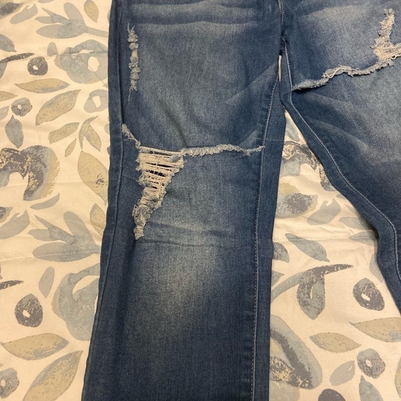 YMI WannaBettaButt? Jeans Size 11 Distressed Stretch Blue Mid-Rise - Picture 3 of 10